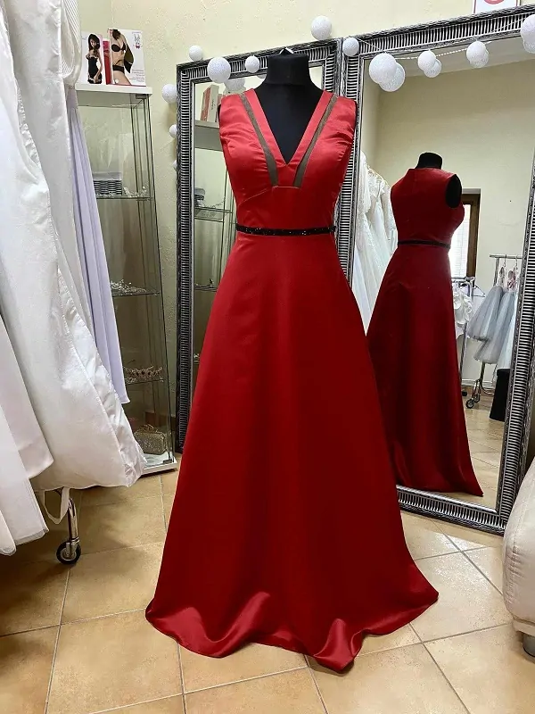 Spoločenské šaty vo veľkosti L