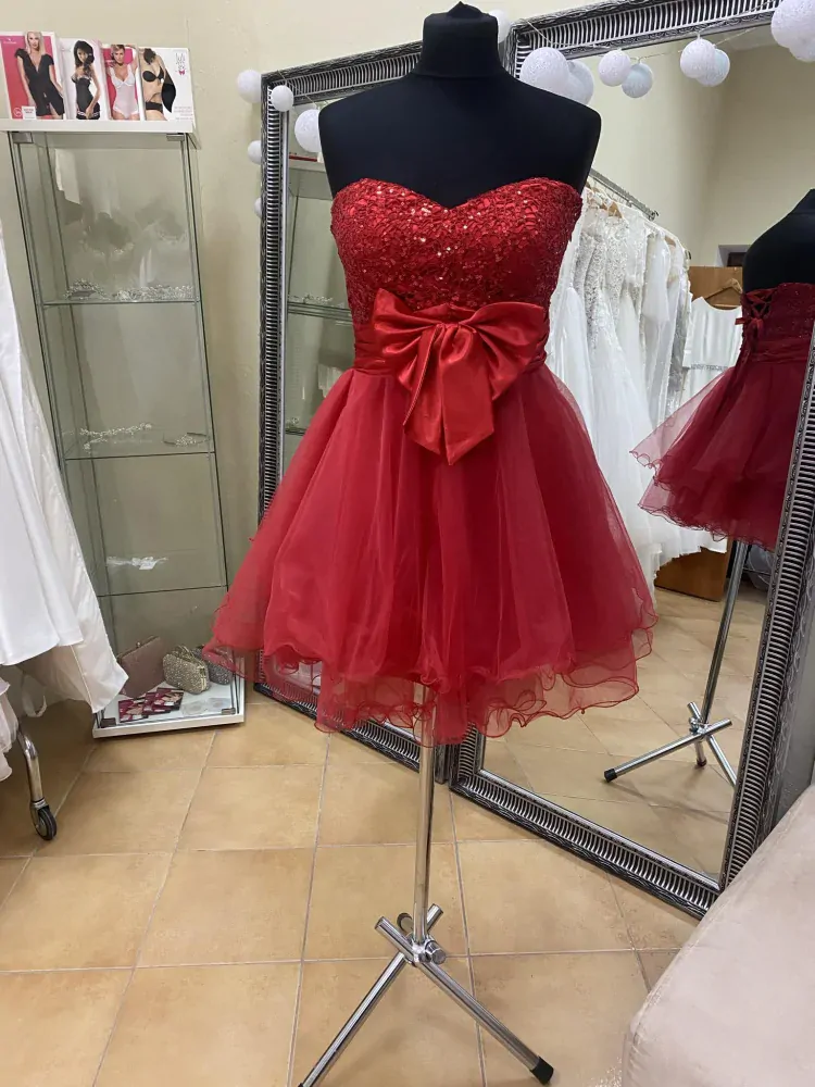 Krátke spoločenské šaty S/M