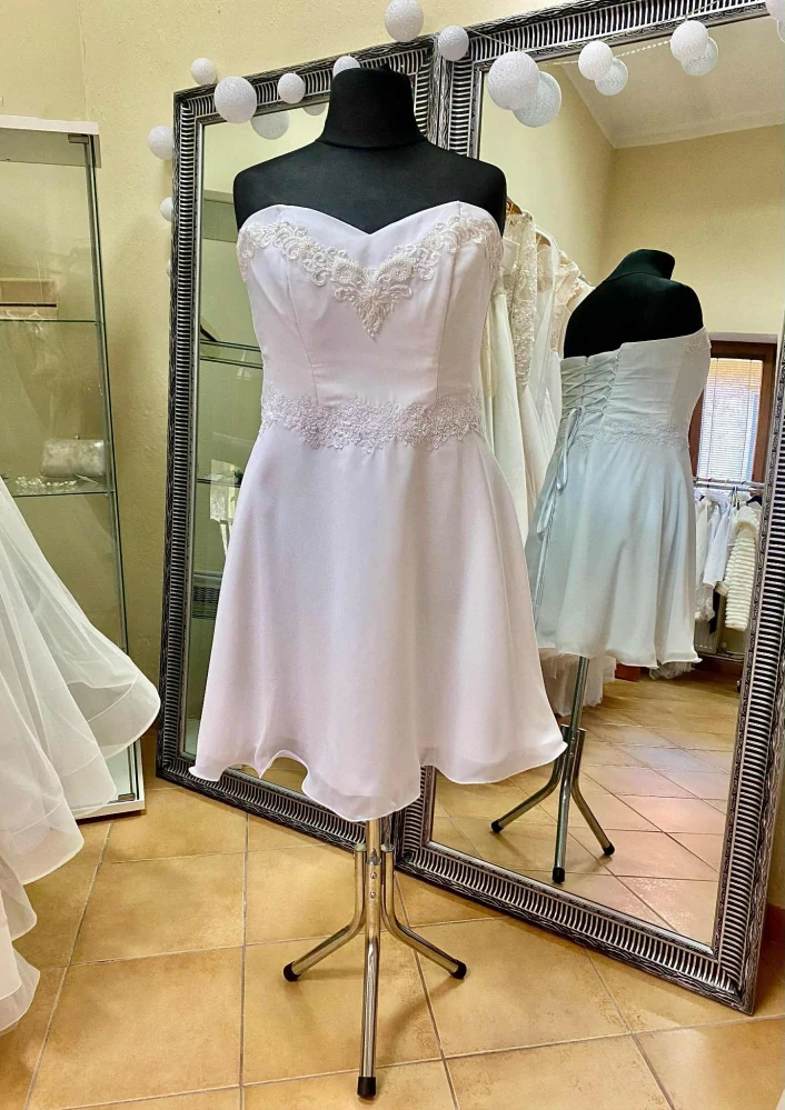 Krátke šaty vo veľkosti XXL/3XL - šaty sú na viazanie