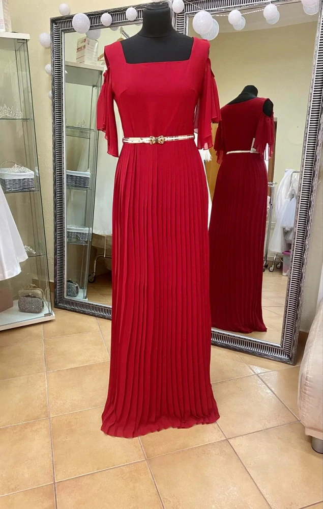 Spoločenské šaty vo veľkosti M/L