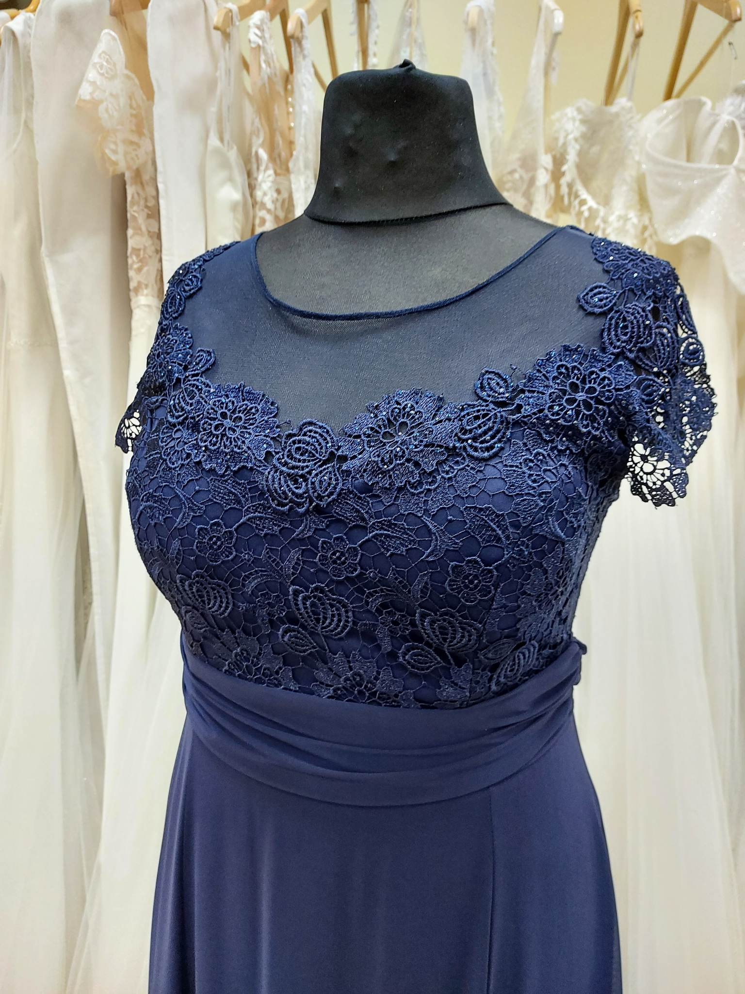 Spoločenské šaty vo veľkosti L/XL