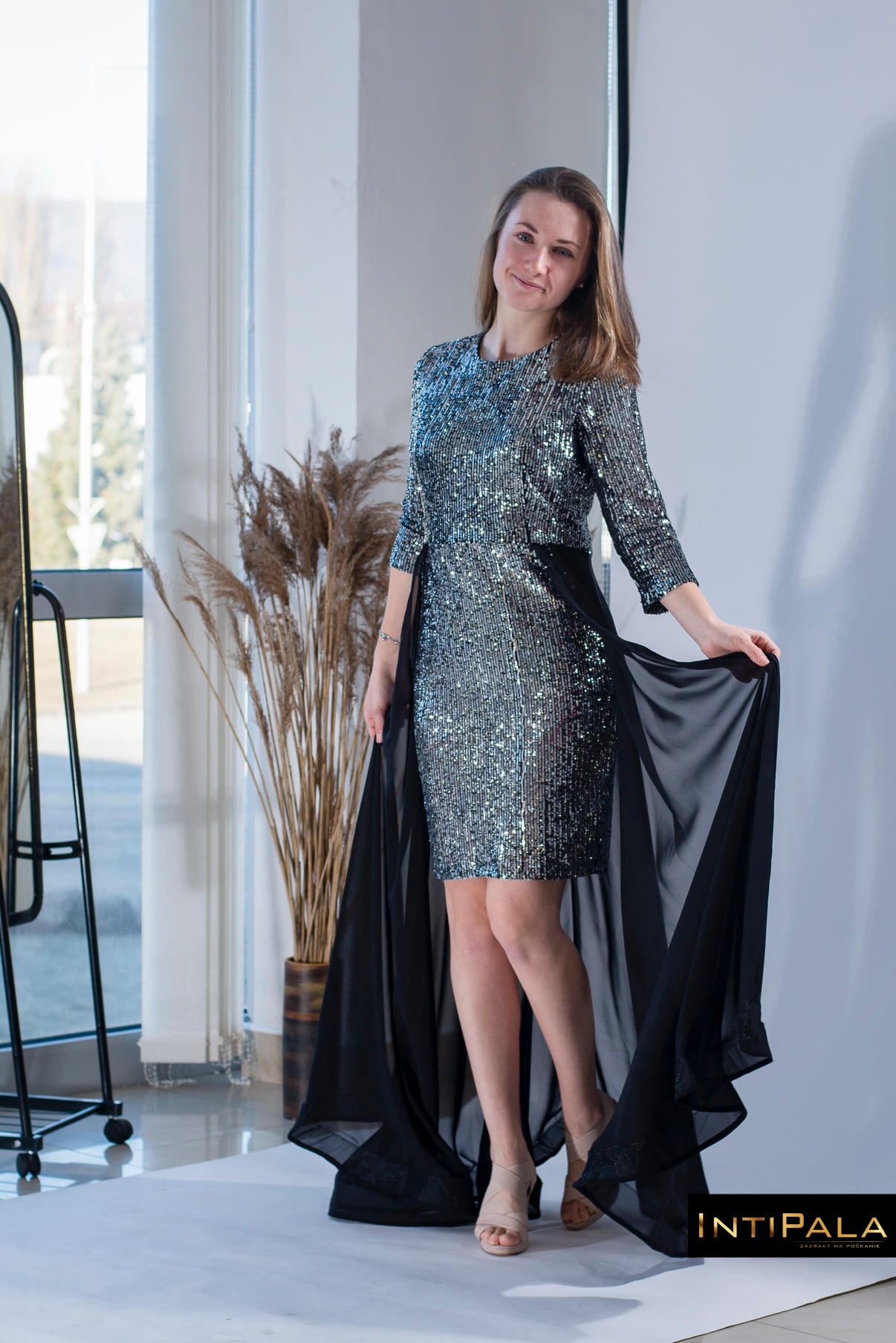 Spoločenské šaty vo veľkosti M