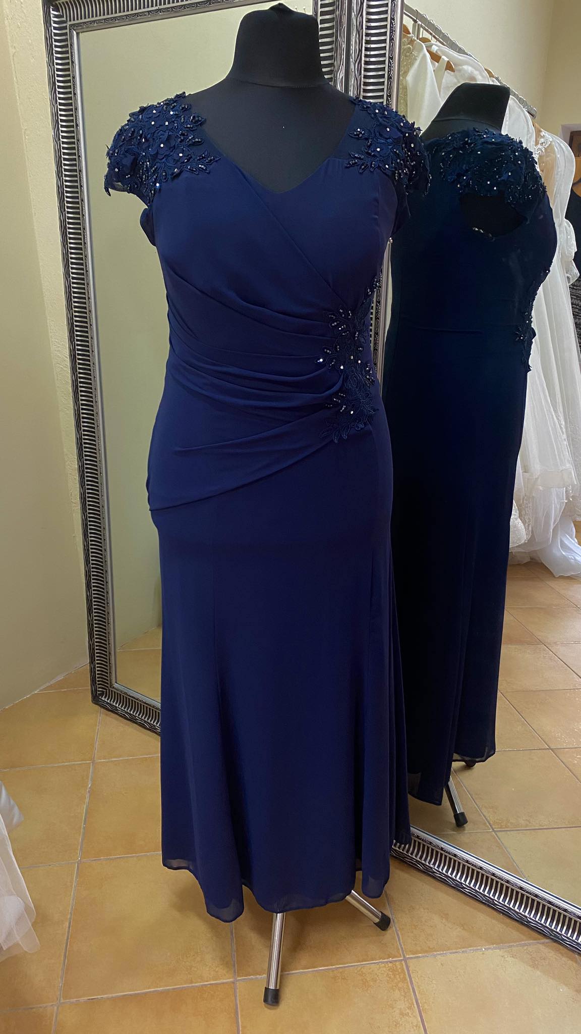 Spoločenské šaty vo veľkosti  L