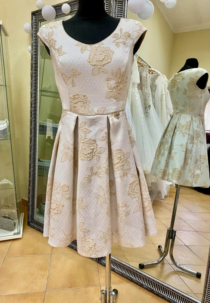 Spoločenské šaty vo S/M