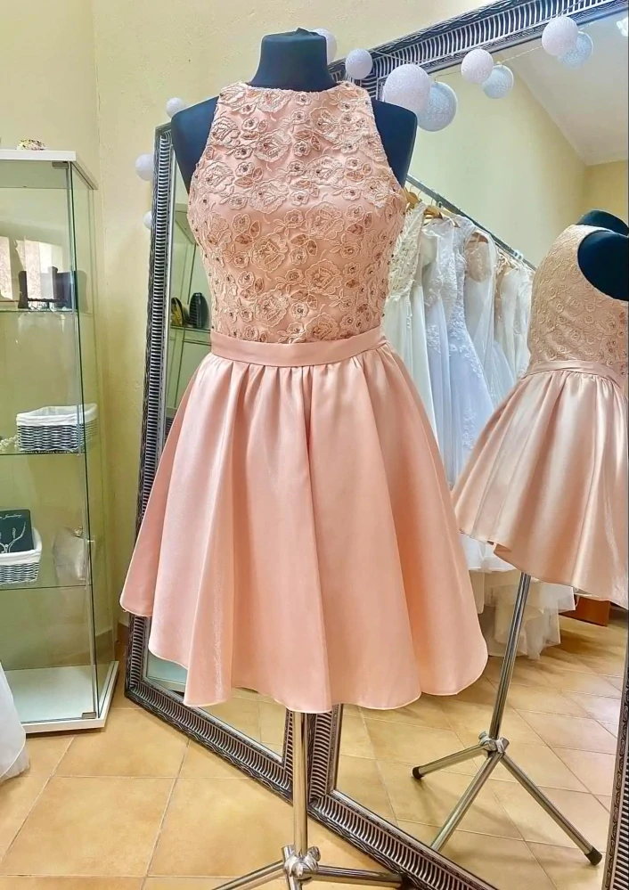 Šaty marhulovej farby vo veľkosti S/M