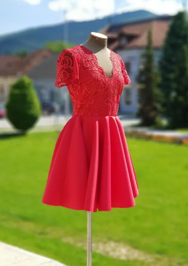 Spoločenské šaty vo veľkosti XS/S/M