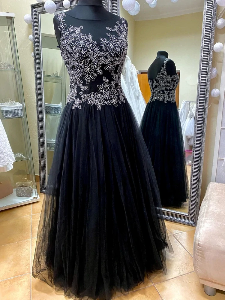 Spoločenské šaty vo veľkosti M/L