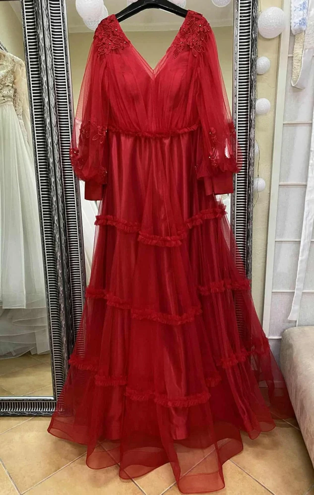 Extravagantné spoločenské šaty vo veľkosti L