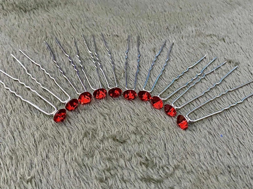 Doplnok do vlasov - sponky v červenej farbe