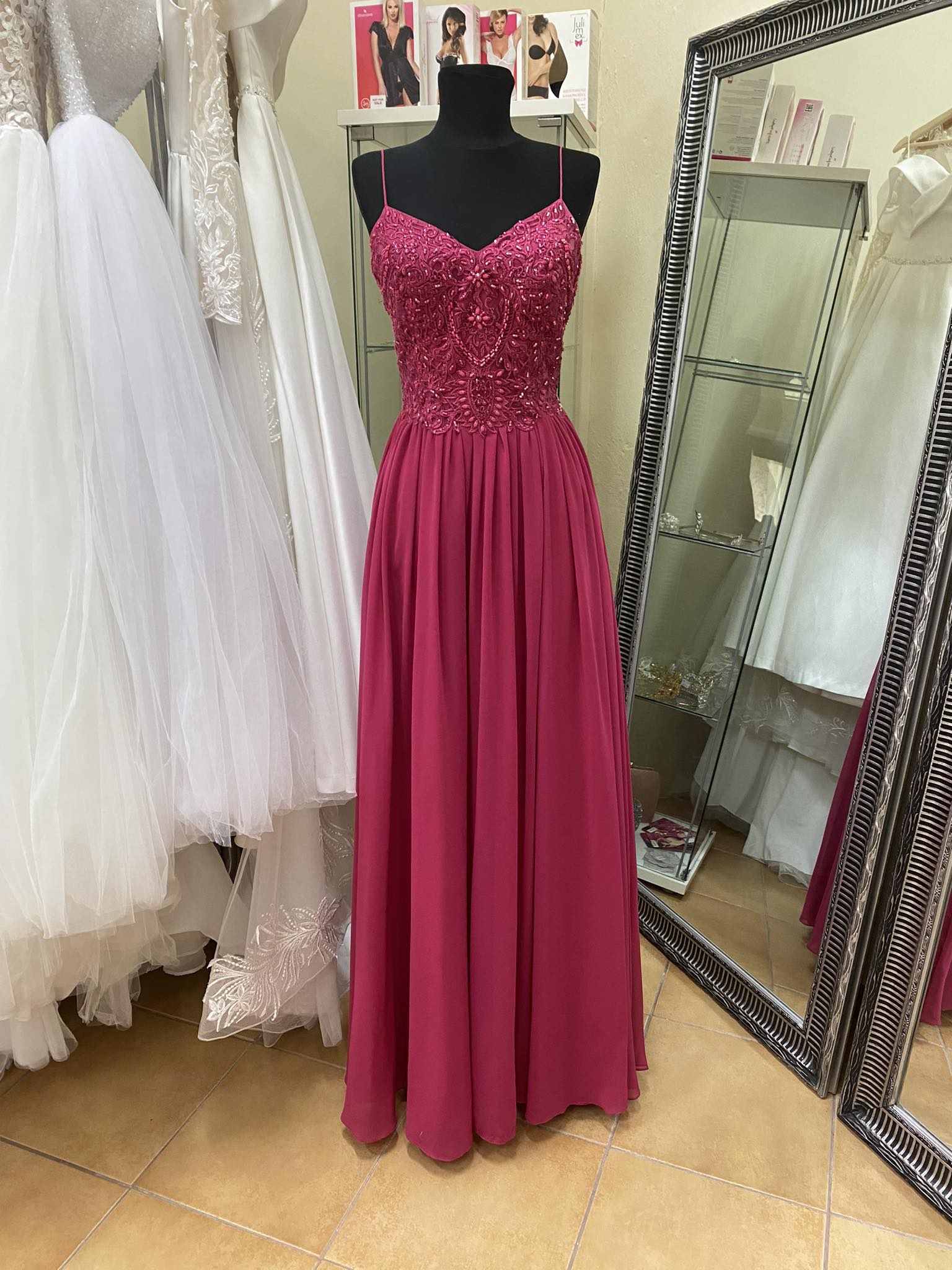 Spoločenské šaty vo veľkosti S