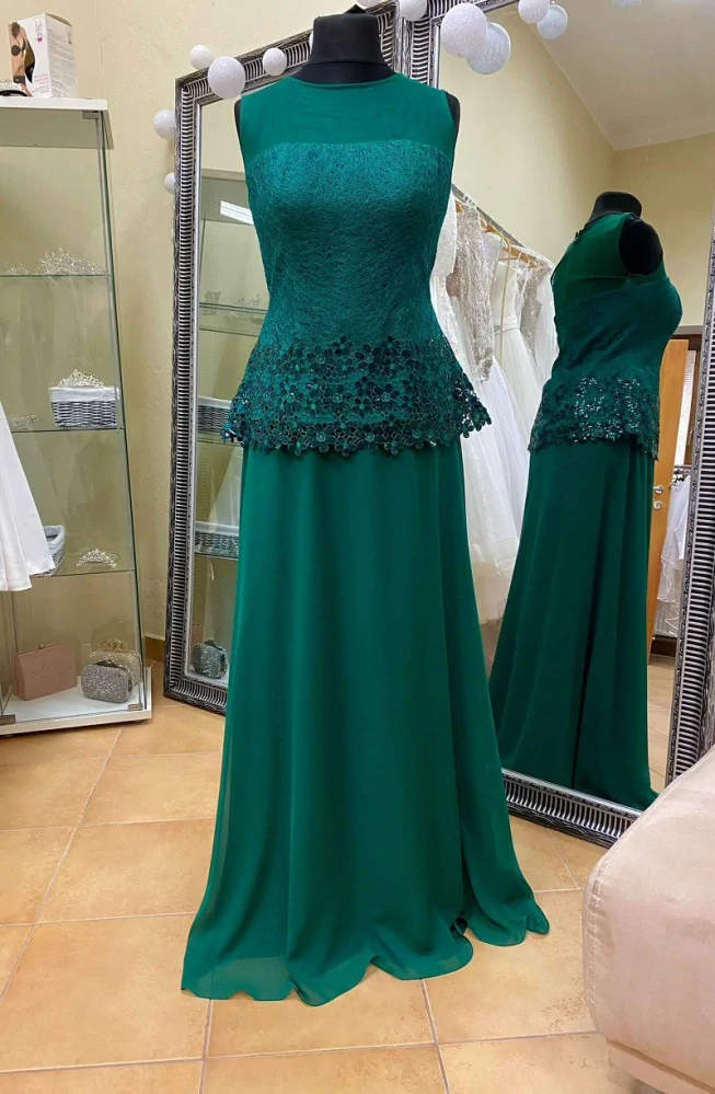 Spoločenské šaty vo veľkosti L