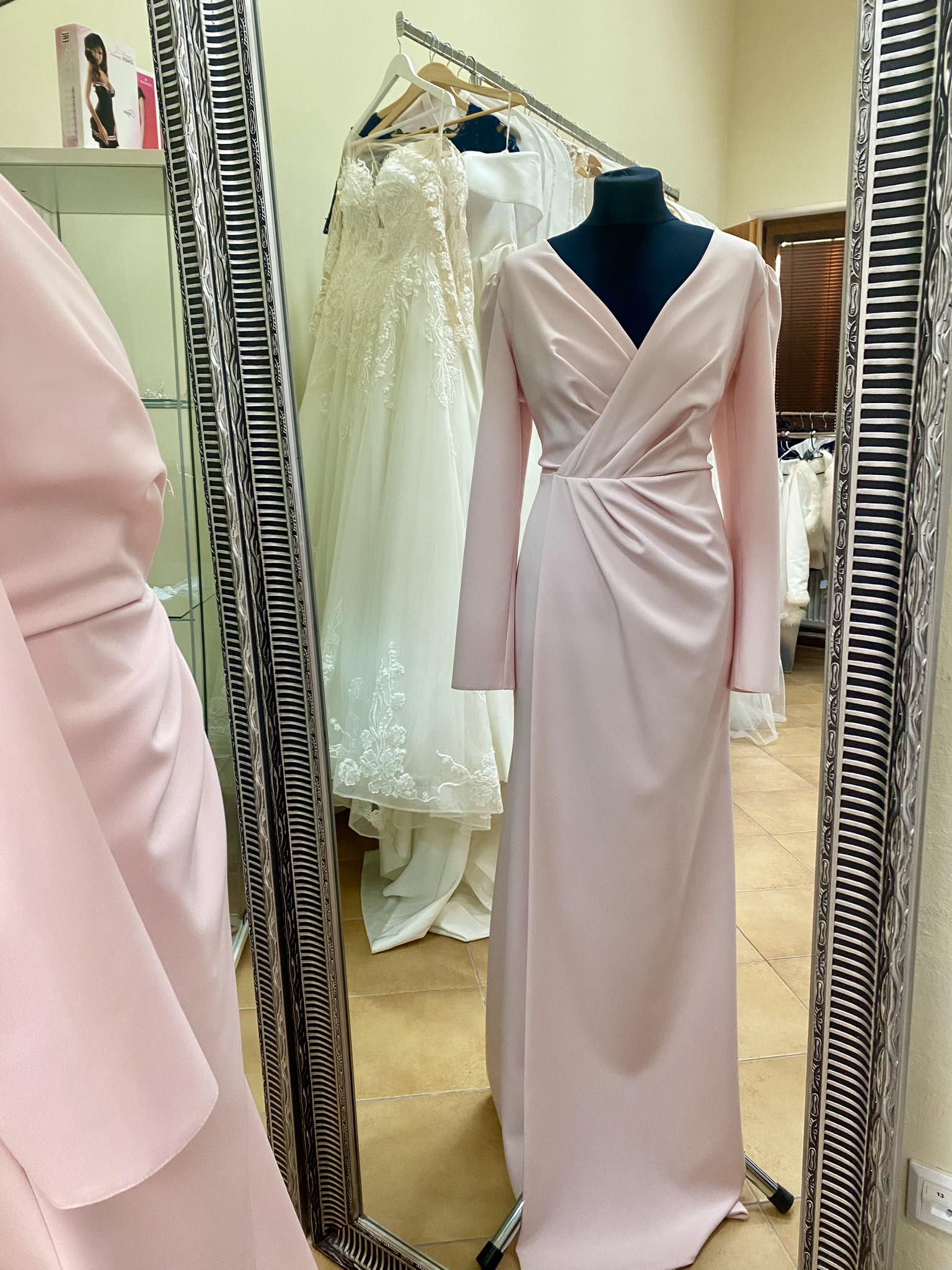 Spoločenské šaty vo veľkosti L