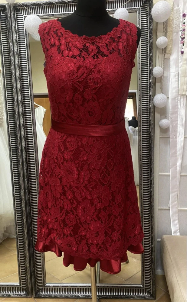 Spoločenské šaty vo veľkosti L