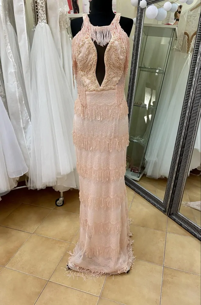 Extravagantné šaty vo veľkosti S/M