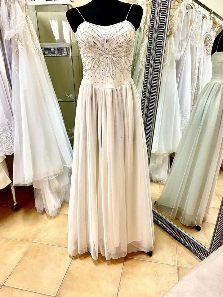 Spoločenské šaty vo veľkosti S