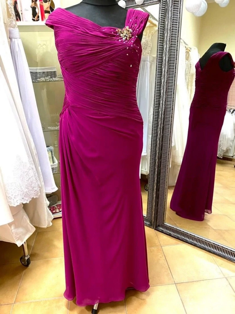 Spoločenské šaty vo veľkosti XL