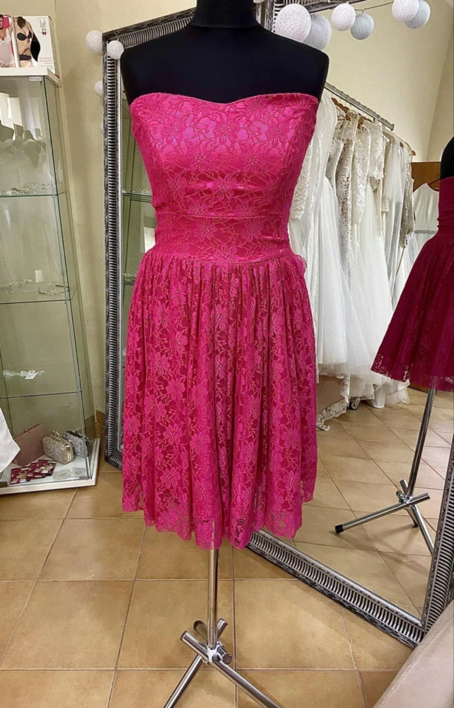 Spoločenské šaty vo veľkosti S