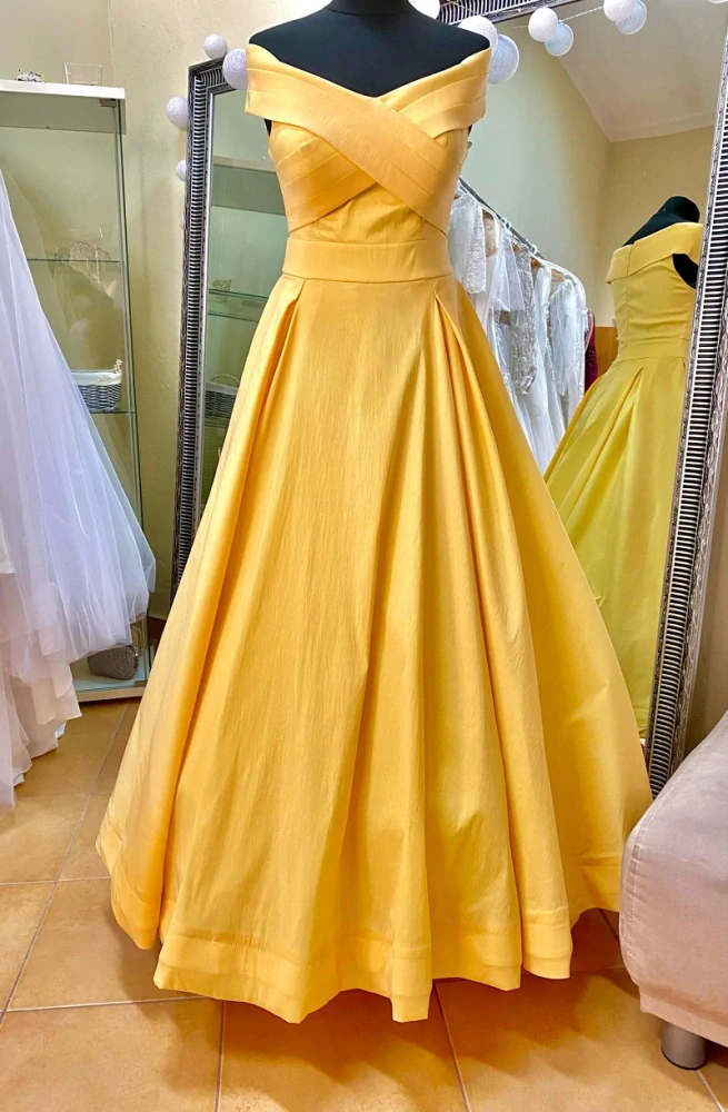 Spoločenské šaty vo veľkosti M/L