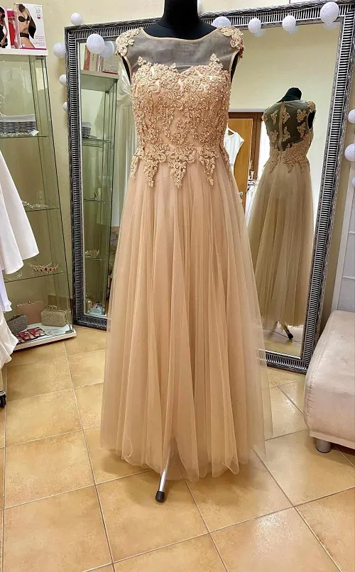 Spoločenské šaty vo veľkosti S