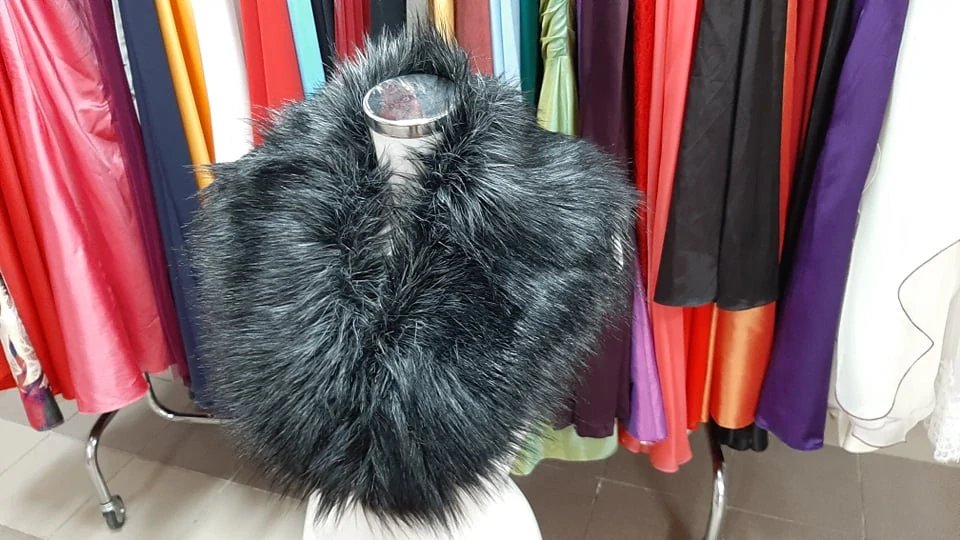 Pelerínkový šál - vhodný na šaty, kabáty....