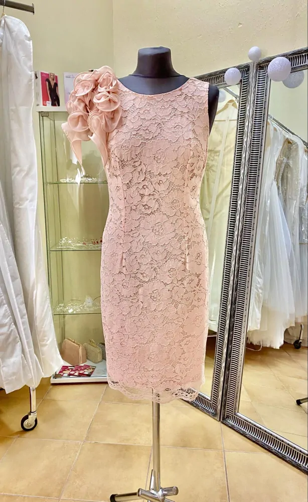 Krátke šaty vo veľkosti L/XL