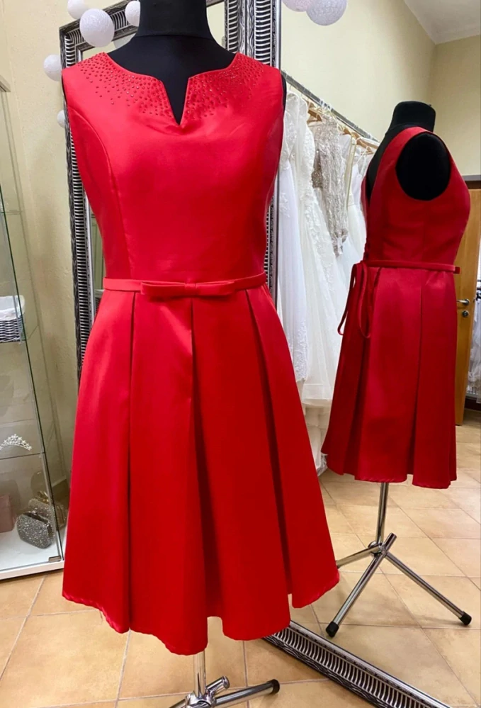 Spoločenské šaty vo veľkosti L/XL