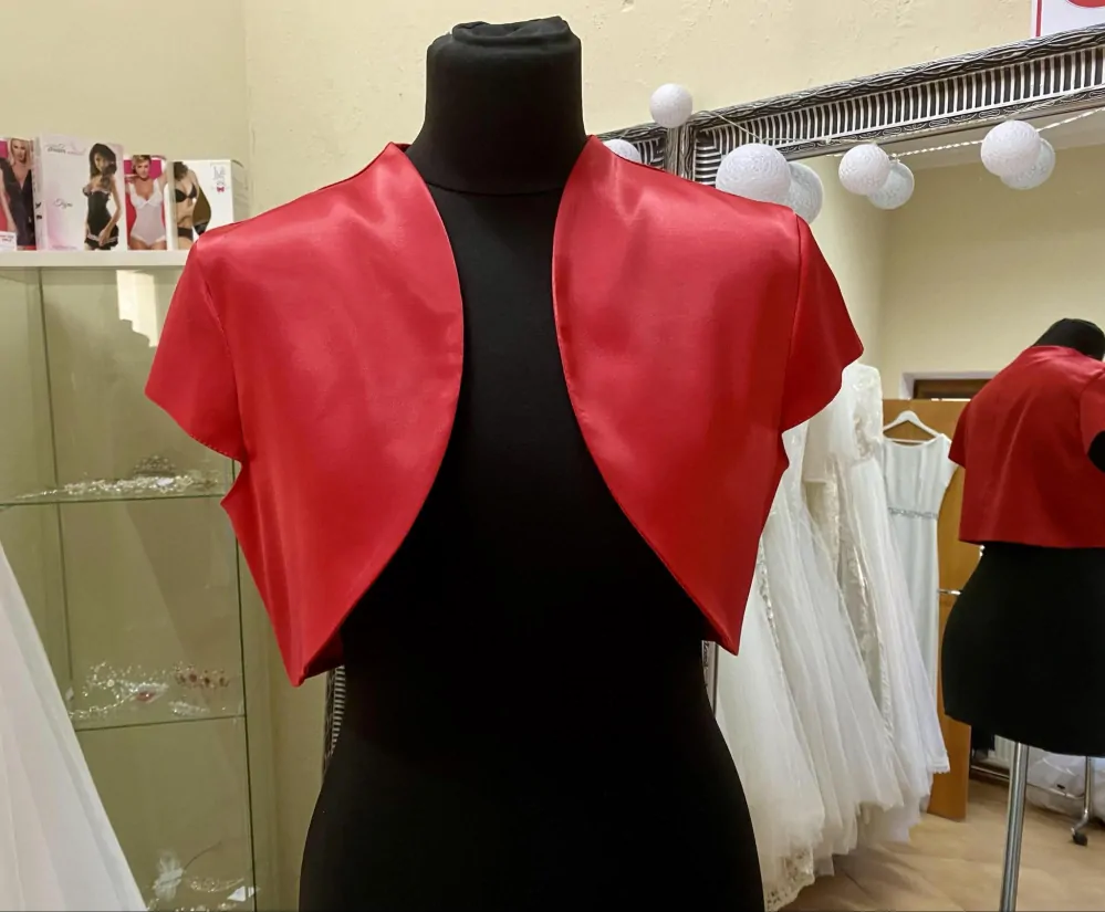 Červené bolerko vo veľkosti XXL