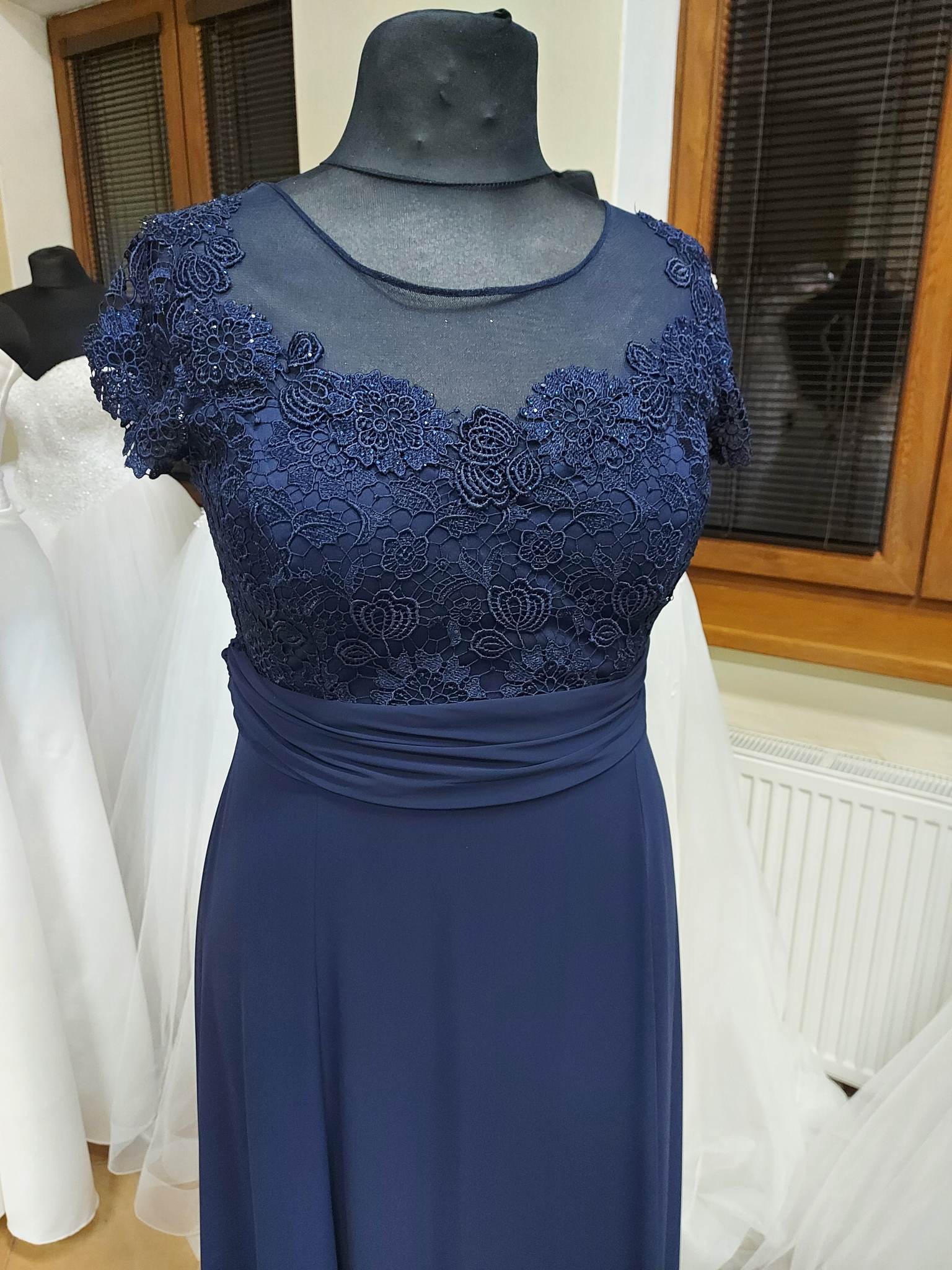 Spoločenské šaty vo veľkosti L/XL