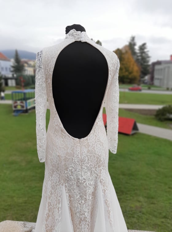 Extravagantné svadobné/spoločenské šaty S/M