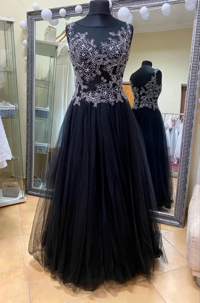 Spoločenské šaty vo veľkosti M/L