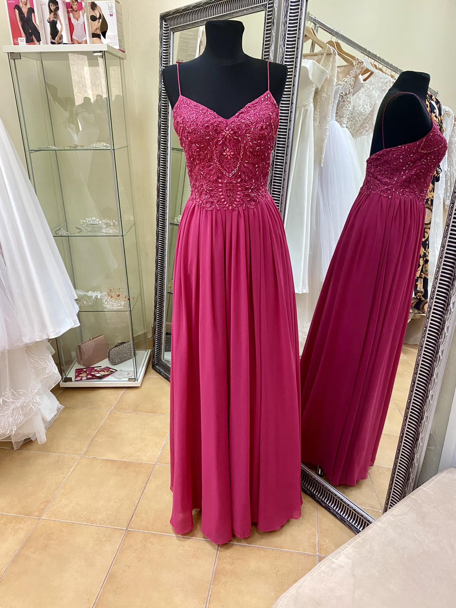 Spoločenské šaty vo veľkosti S