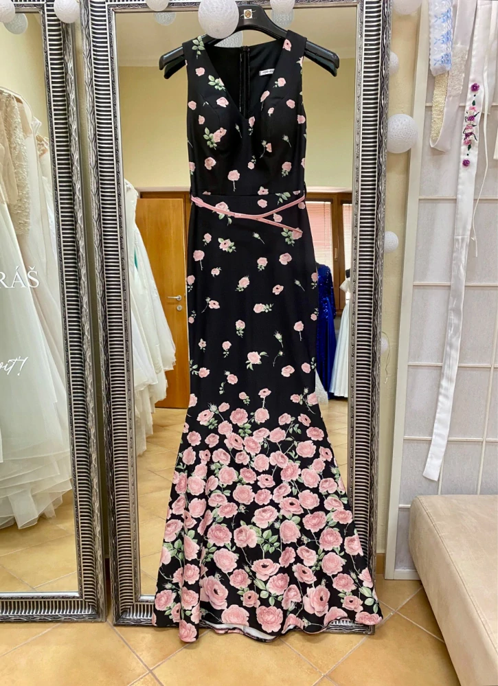 Spoločenské šaty vo veľkosti S