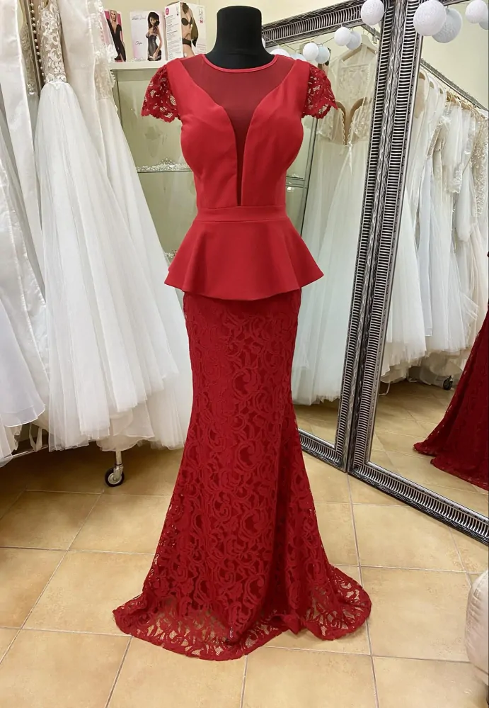 Spoločenské šaty vo veľkosti S