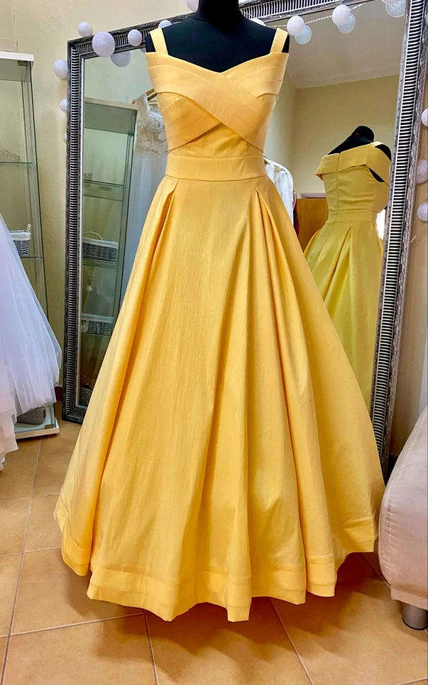 Spoločenské šaty vo veľkosti M/L