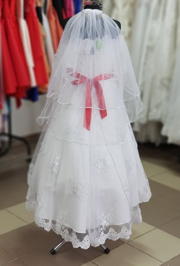 Biele šaty s mašľou - na viazanie