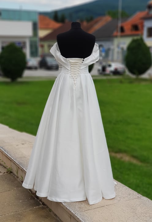 Svadobné šaty vo veľkosti  S/M/L