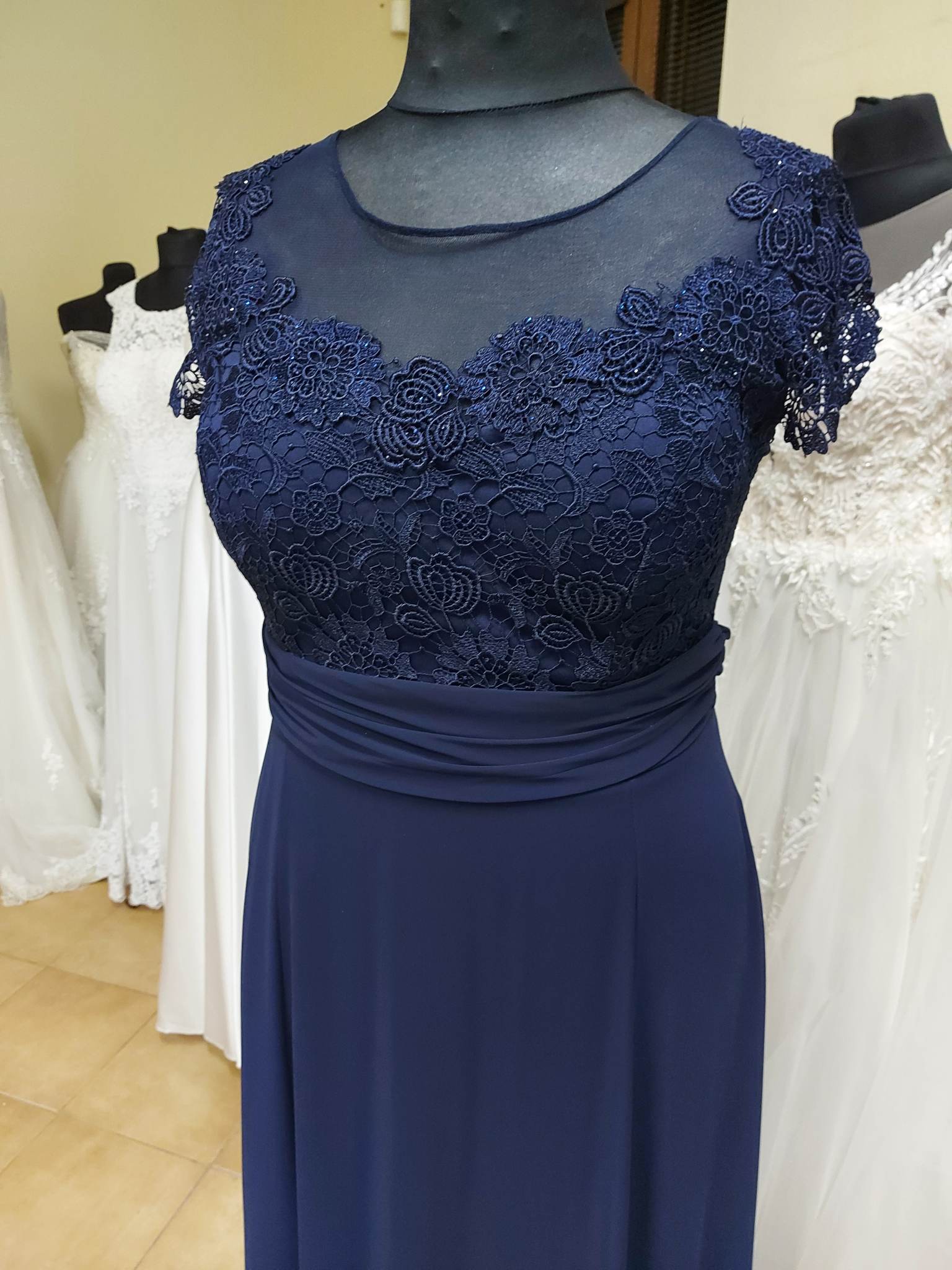 Spoločenské šaty vo veľkosti L/XL