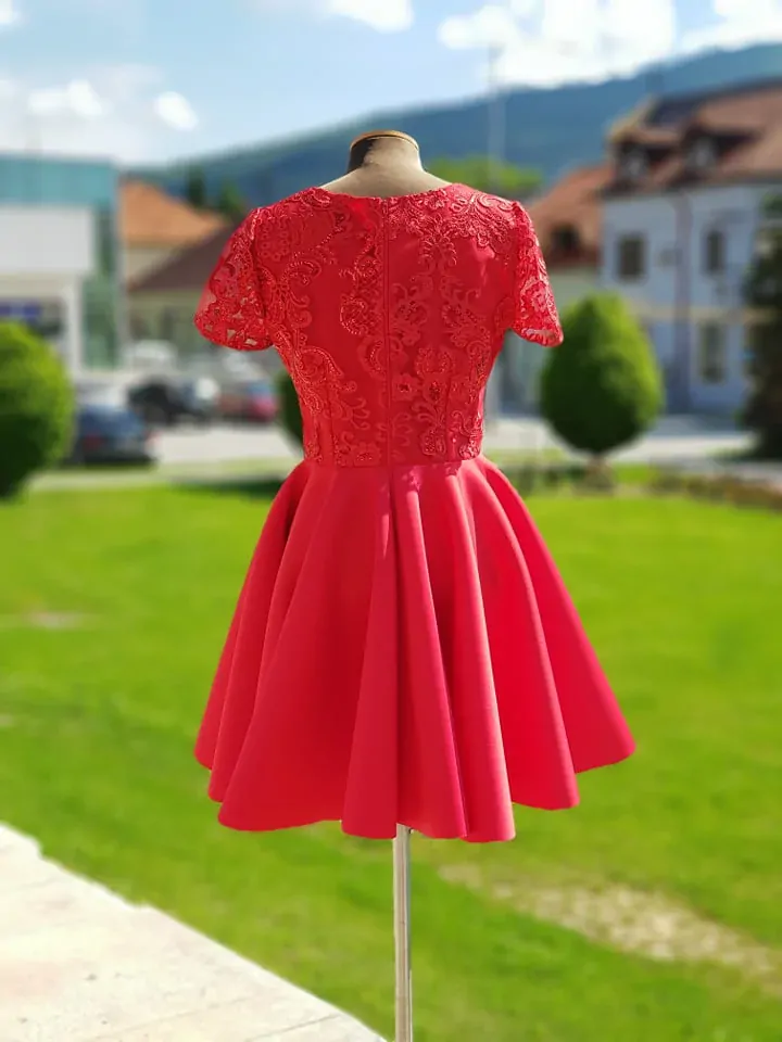 Spoločenské šaty vo veľkosti XS/S/M