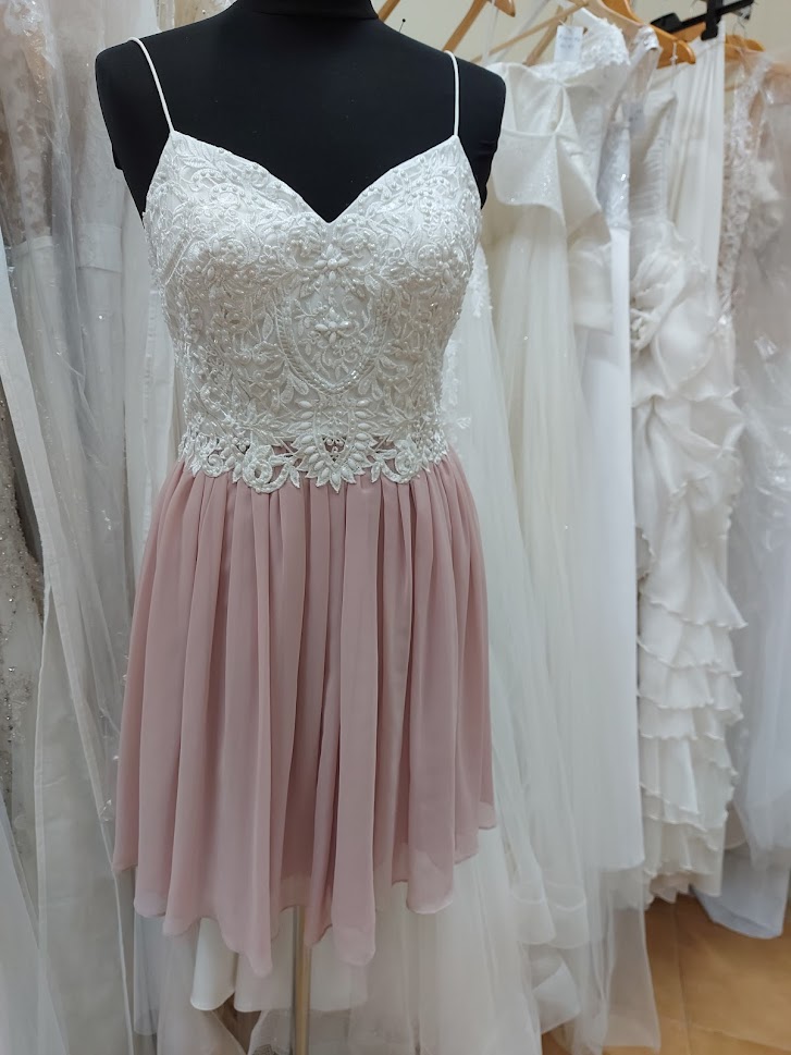 Krátke šaty vo veľkosti S/M