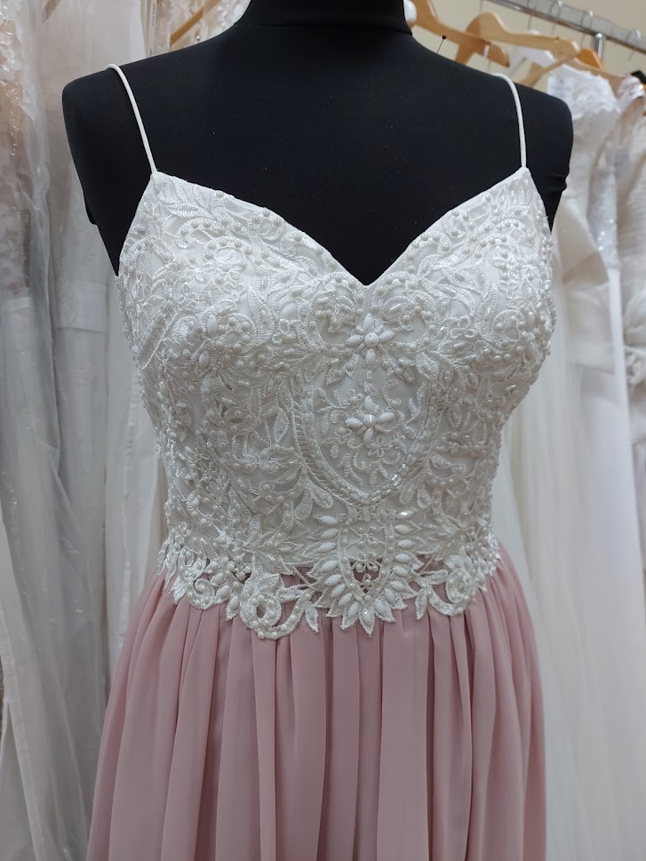 Krátke šaty vo veľkosti S/M