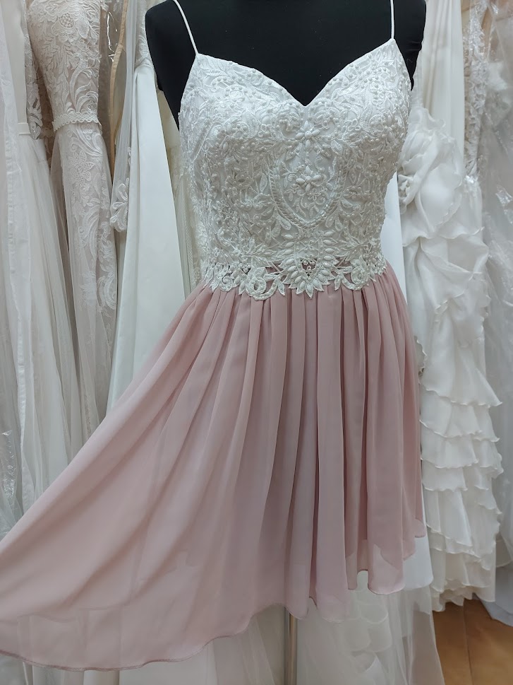 Krátke šaty vo veľkosti S/M